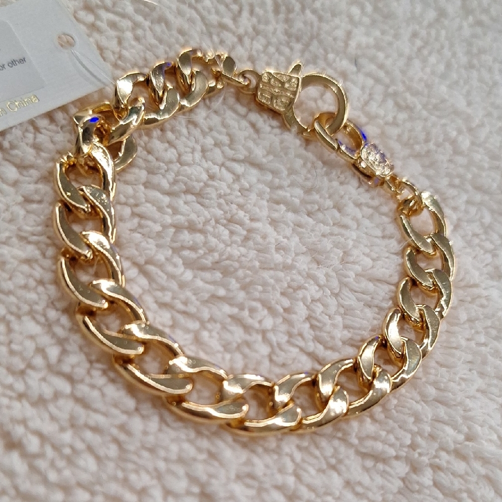 Elegant Gold Chain Bracelet